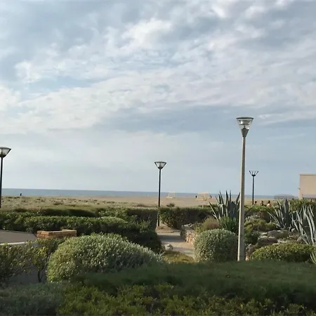 Magnifique T2 En Bord De Mer, 4 Couchages, Terrasse, Parking, A Pied, Proche Commerces Et Aqualand - Fr-1-81-56